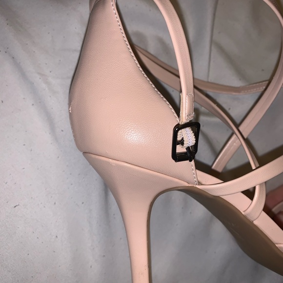 Like new simply vera by vera wang nude heels - Picture 4 of 5